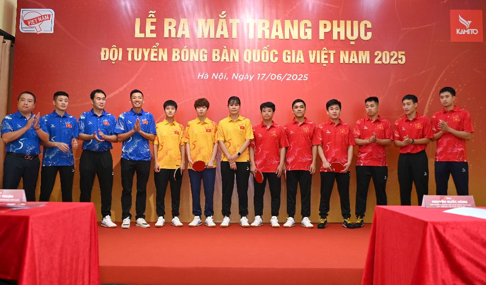 Reclutar tenis de mesa vietnamita para lanzar nuevos disfraces. Foto: Kamito