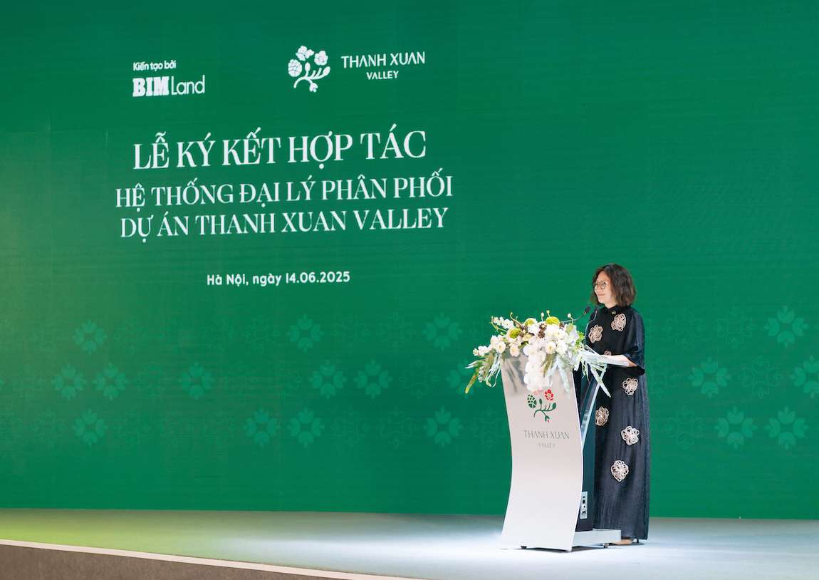 Phat bieu tai su kien, ba Nguyen Huong Giang - Giam doc Khoi Thuong mai Bat dong san BIM Land bay to tin tuong voi su dong hanh cua cac doi tac giau kinh nghiem se mang den nhung ket qua thanh cong cho du an Thanh Xuan Valley trong nam 2025. Anh: BIM Land.