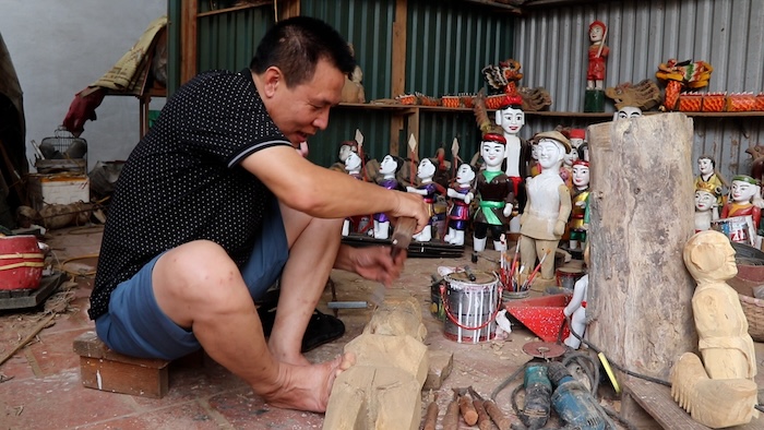 The story of someone breathing life into Dao Thuc wooden puppets, Hanoi. Photo: Nguyen Linh