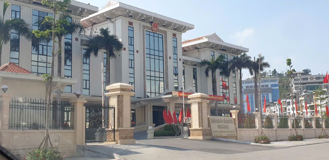 La sede actual del Consejo Popular, Comite Popular de Ha Long City, provincia de Quang Ninh. Foto: Nguyen Hung