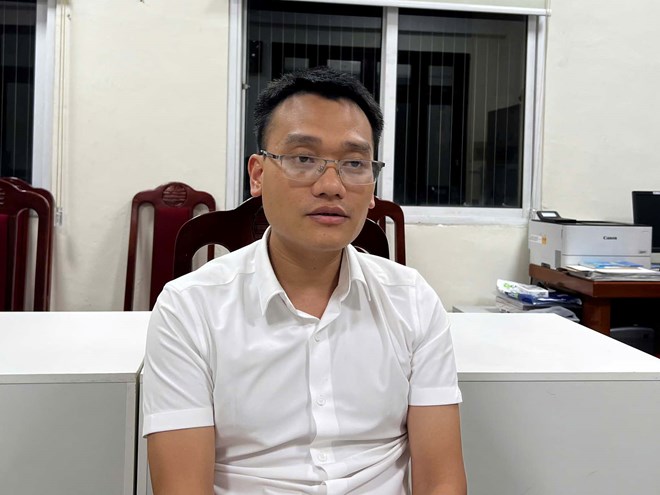 The Vice Chairman of the People's Committee of Chuc Son town was accused of producing counterfeit goods, which are medical alcohols that endanger the health of users. Photo: Ngoc Bich