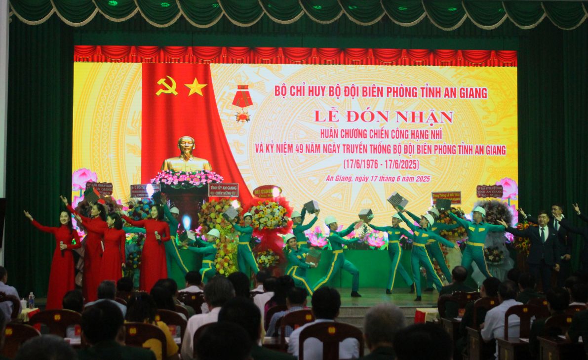 Quang canh buoi le. Anh: Luc Tung
