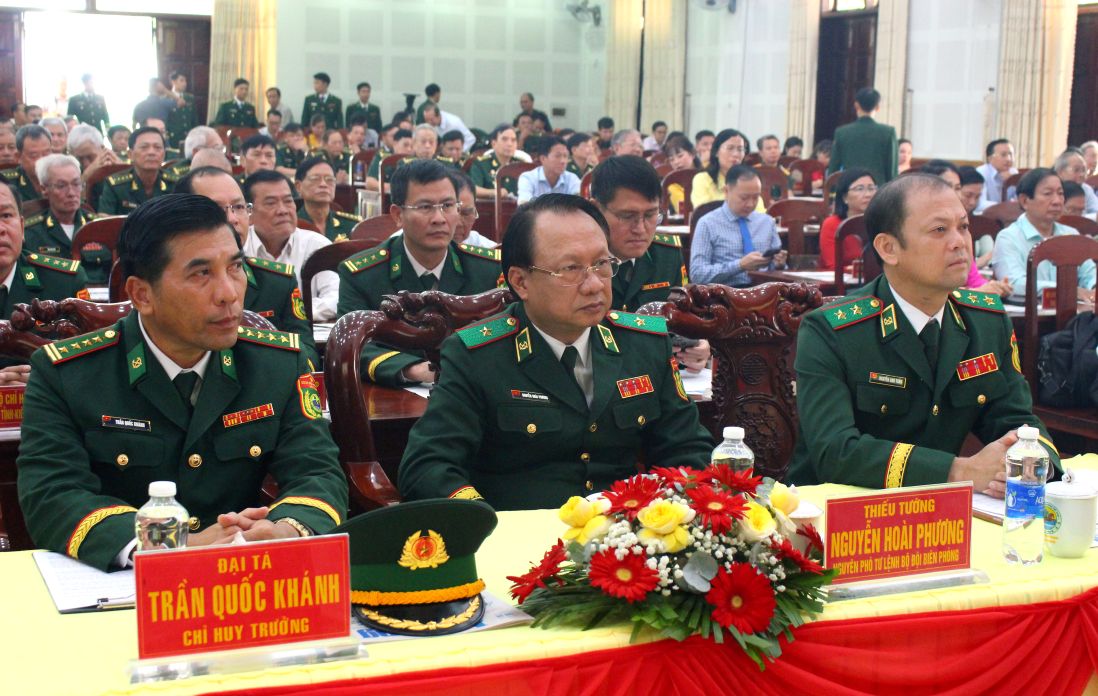 Dai dien lanh dao Bo doi bien phong tai buoi le. Anh: Luc Tung