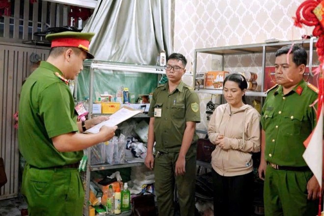 Prosecuted Tran Thi Le Thu to investigate tax evasion. Photo: Provided by the police