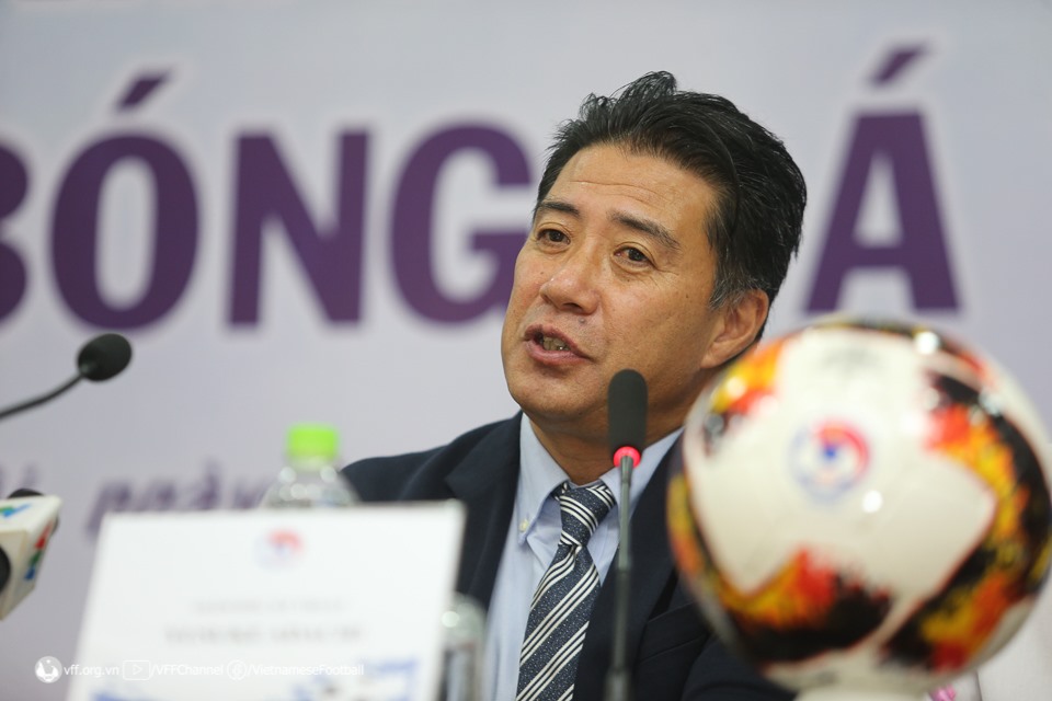 El Sr. Yusuke Adachi es el director tecnico de Hanoi FC. Foto: VFF