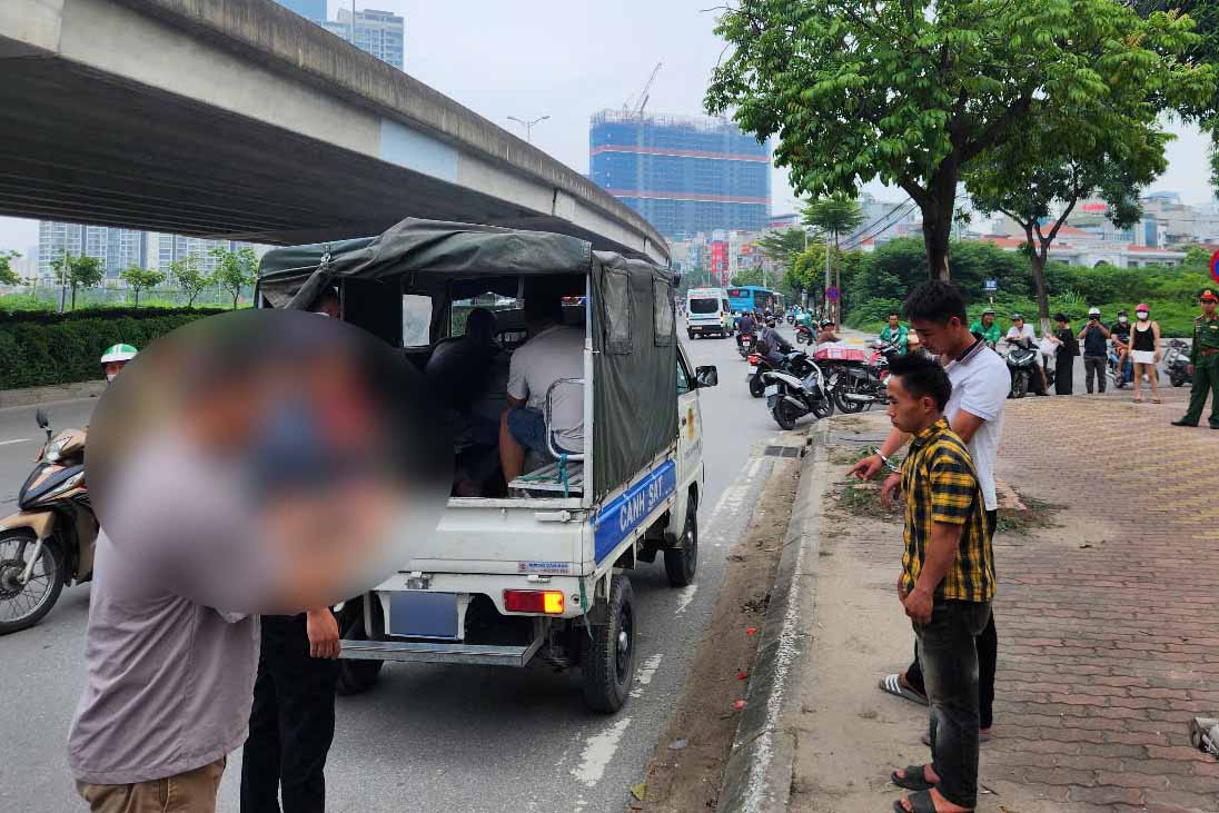 Tai xe taxi, xe om cung bi hai thuc nghiem lai hien truong, chieu 16.6. Anh: Dang Tien
