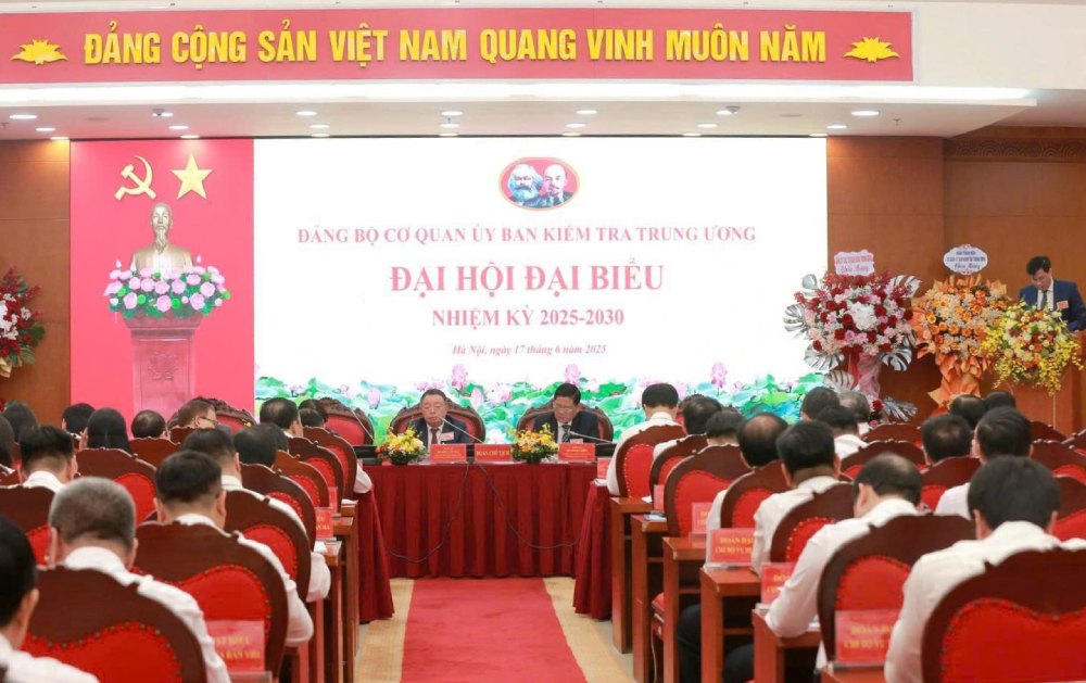 The Presidium of the Congress. Photo: Hien Hoa