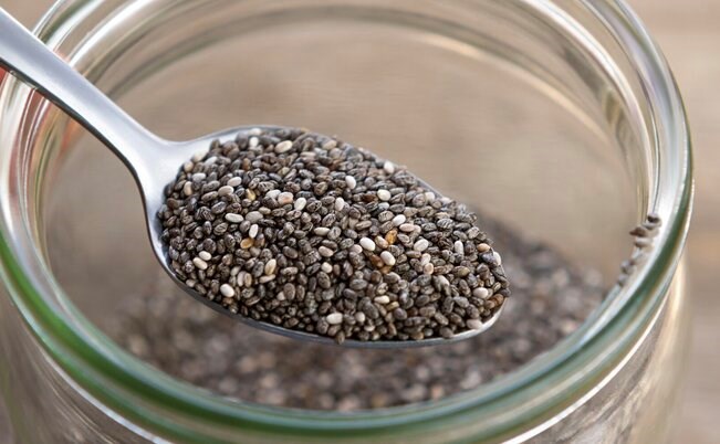 Supplementing foods rich in omega-3 such as chia seeds helps reduce liver fat. Photo: Thuy Duong.