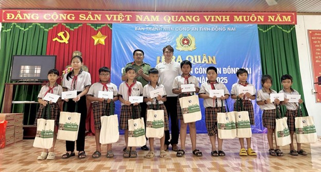 Anh: Vantage Foundation