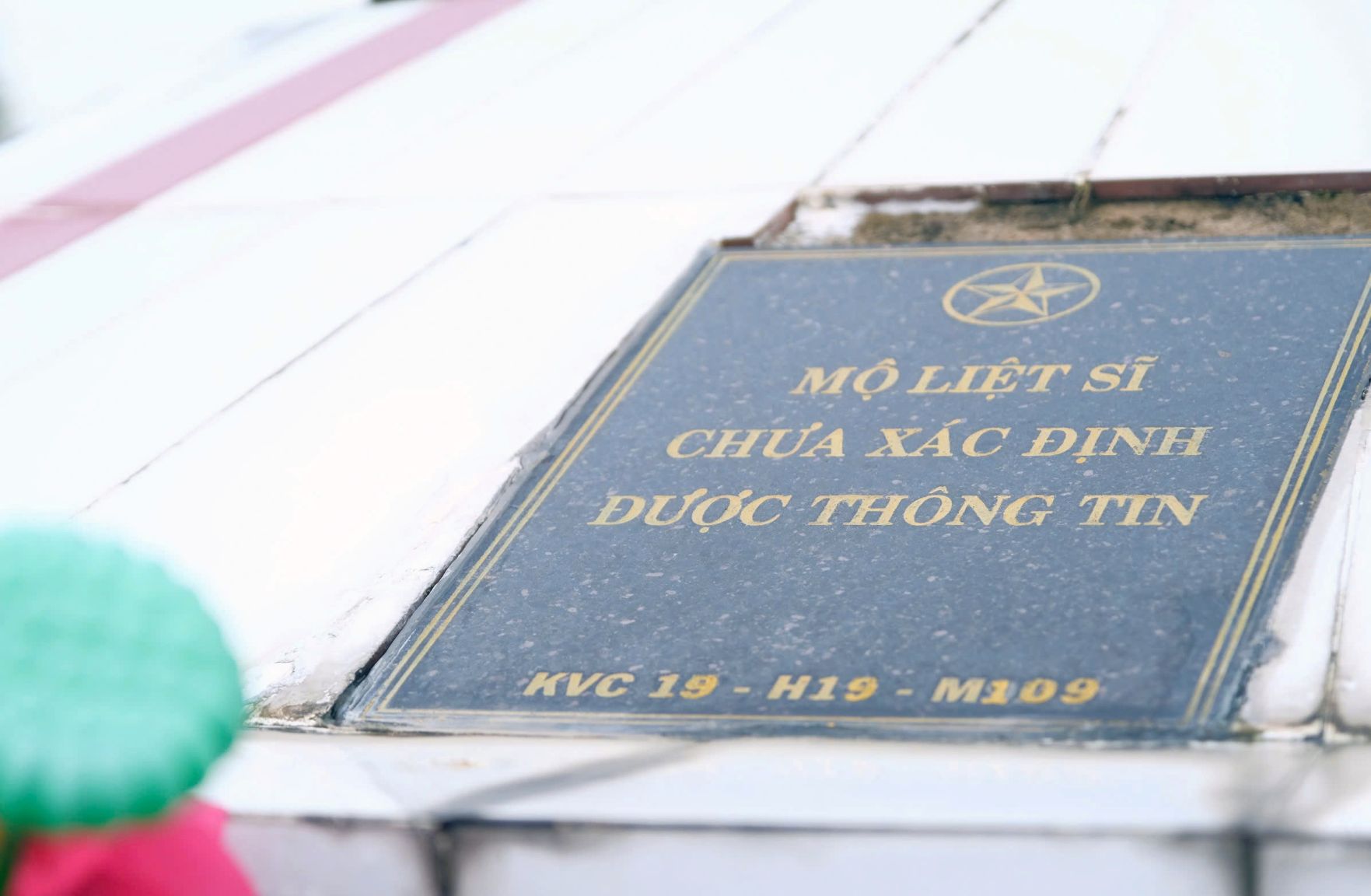 Mo liet si chua xac dinh duoc thong tin tai Nghia trang Liet si huyen Vinh Thuan. Anh: Phong Linh