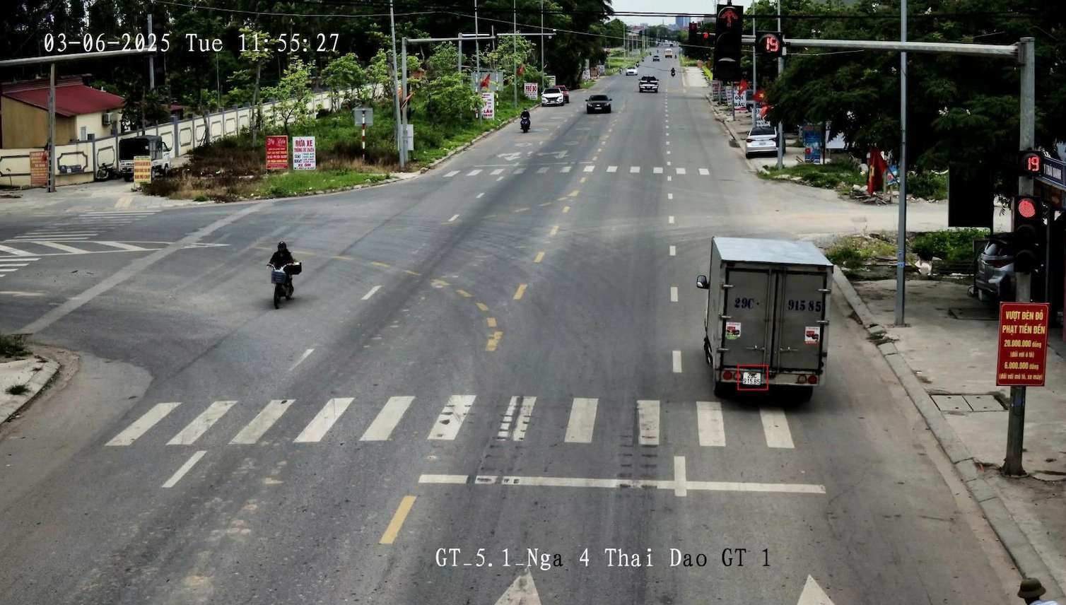 Car ran a red light at Thai Dao Intersection, Lang Giang District, Bac Giang Province. Photo: Bac Giang Police