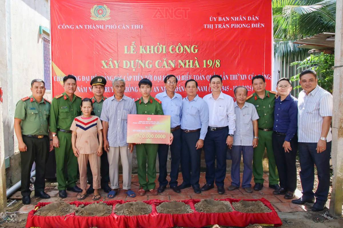 Anh: Ta Quang