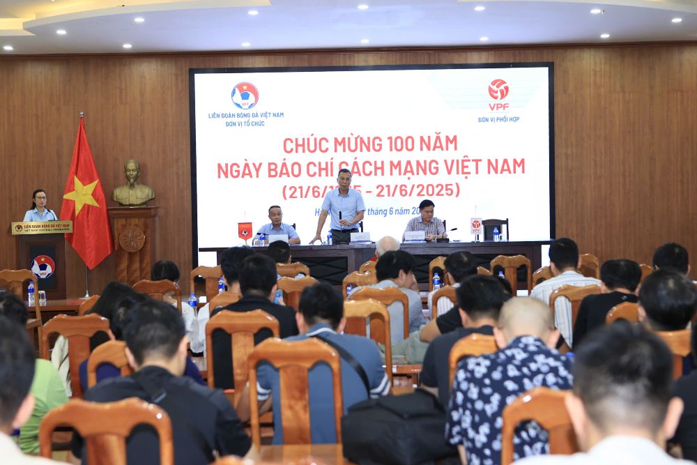 Buổi gặp mặt diễn ra tại trụ sở VFF. Ảnh: Minh Dương
