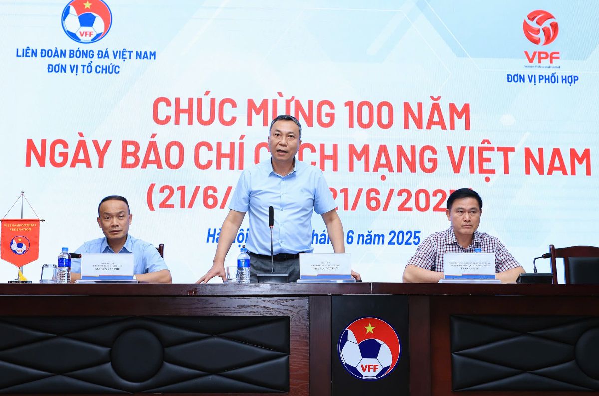 Chu tich VFF - ong Tran Anh Tuan phat bieu tai buoi gap mat. Anh: Minh Duong