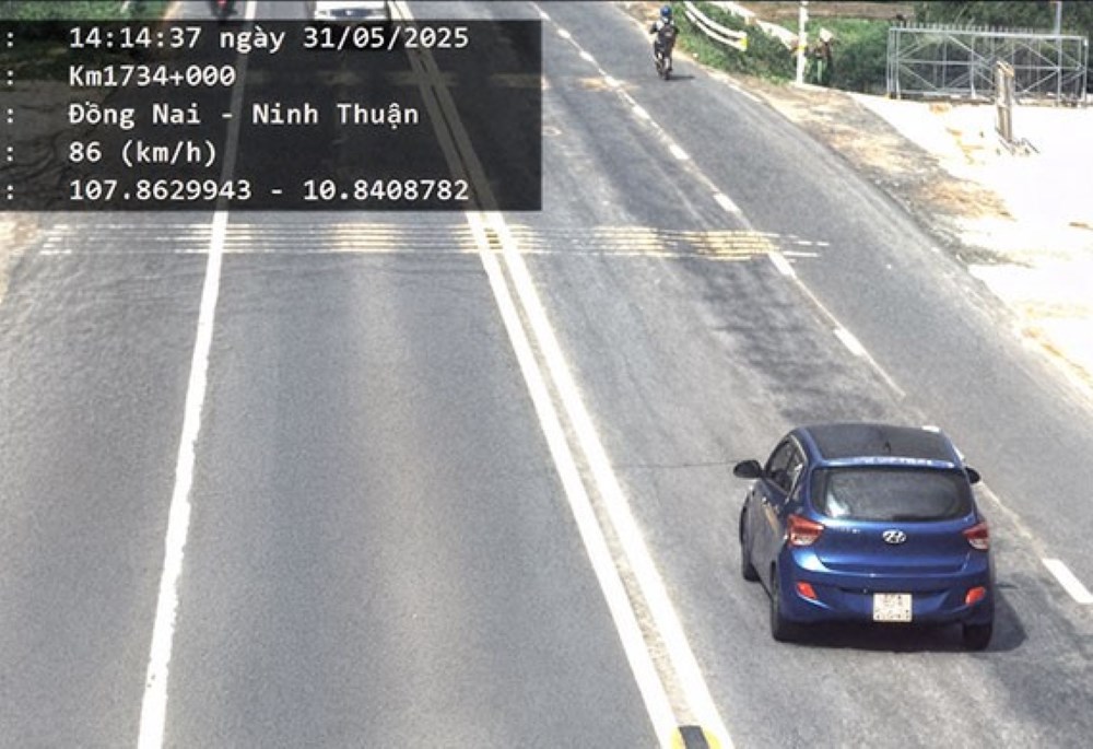 Phuong tien vi pham chay qua toc do quy dinh tren 35km/h (toc do 86/50 km/h). Anh: CSGT