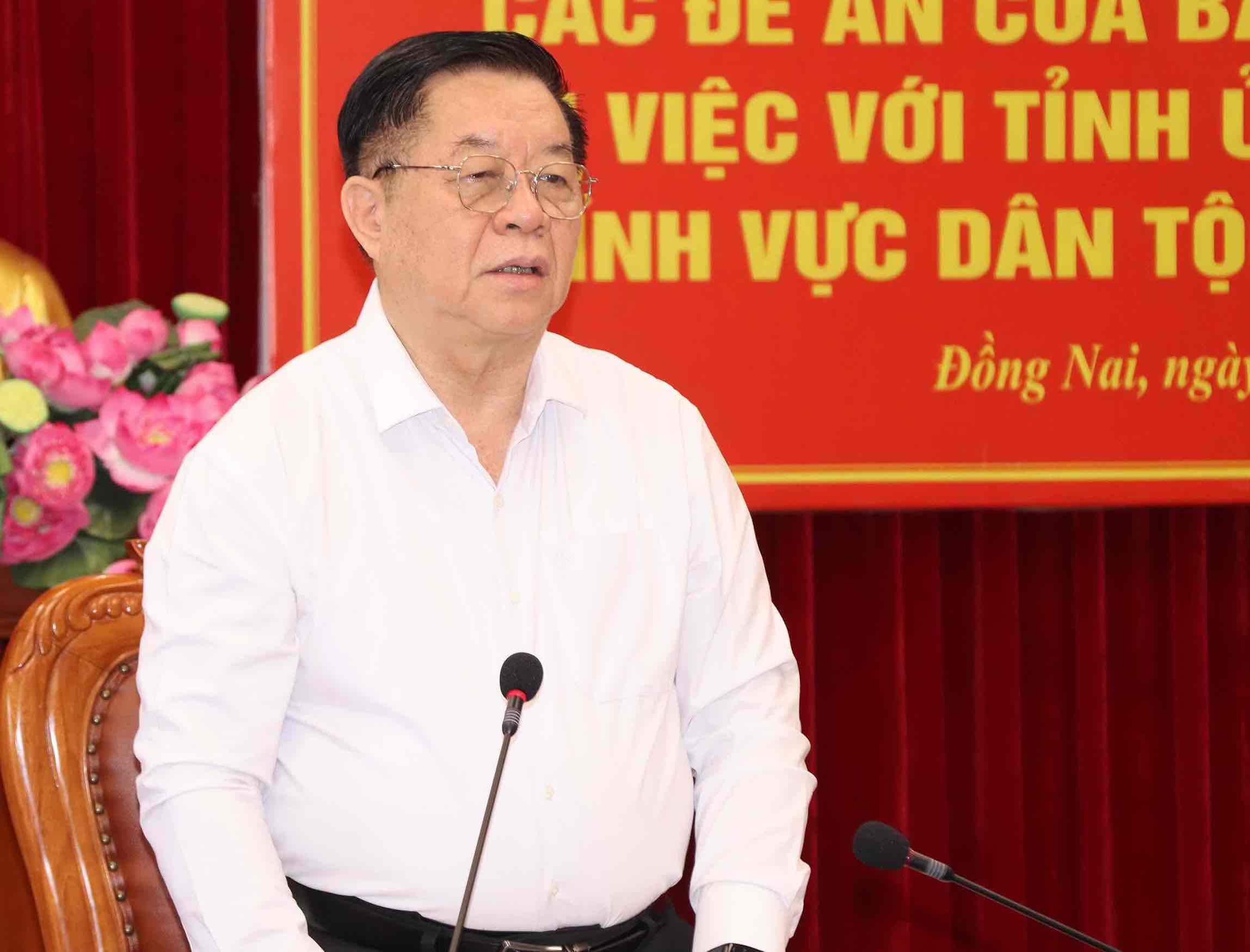 Trưởng Ban tuyên giáo và Dân vận Trung ương Nguyễn Trọng Nghĩa phát biểu chỉ đạo tại buổi làm việc. Ảnh: HAC