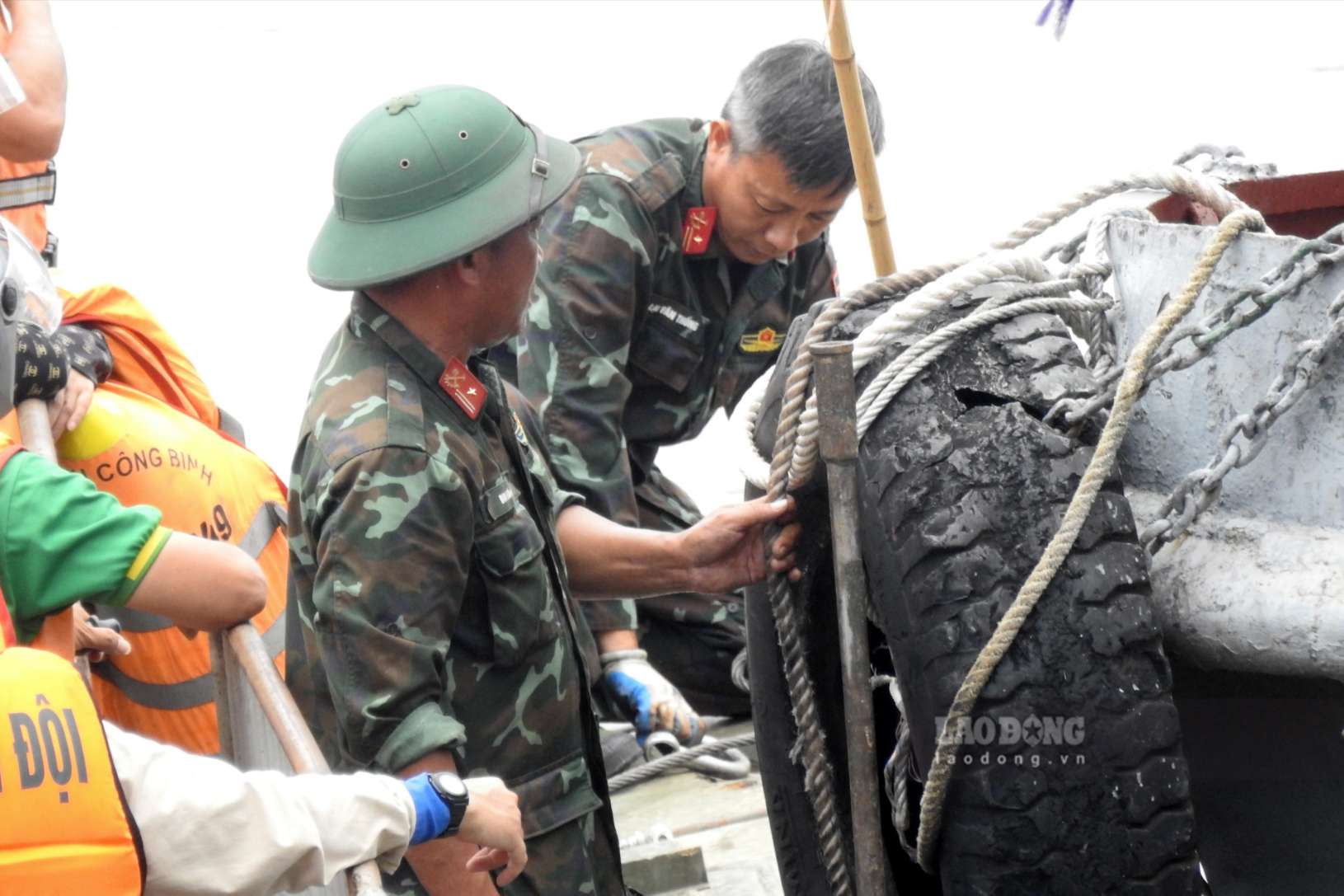 Pha va phuong tien day duoc noi voi nhau chac chan. Anh: To Cong.