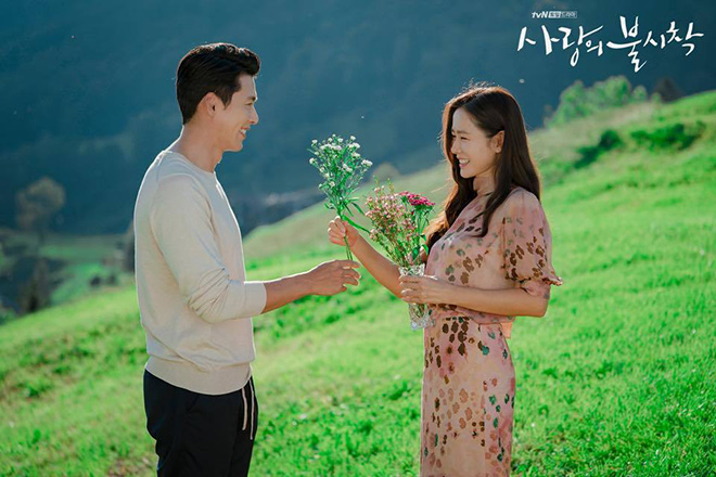 Son Ye Jin va Hyun Bin phim “Ha canh noi anh“. Anh: Netflix.