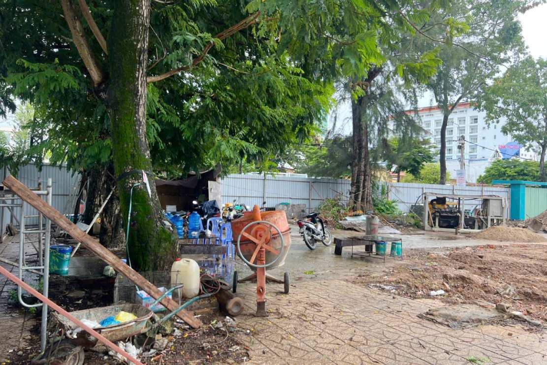 Thiet bi ep coc da duoc tap ket den cong truong. Anh: Quang Dung