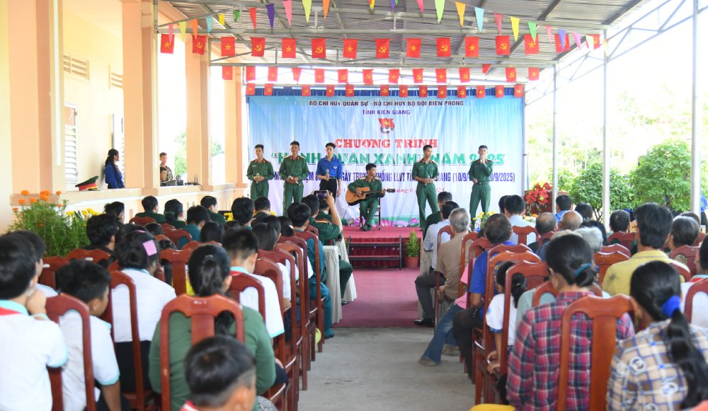 Thong qua cac hoat dong da tao moi truong cho doan vien thanh nien LLVT tinh ren luyen, cong hien va truong thanh. Anh: Phuong Vu