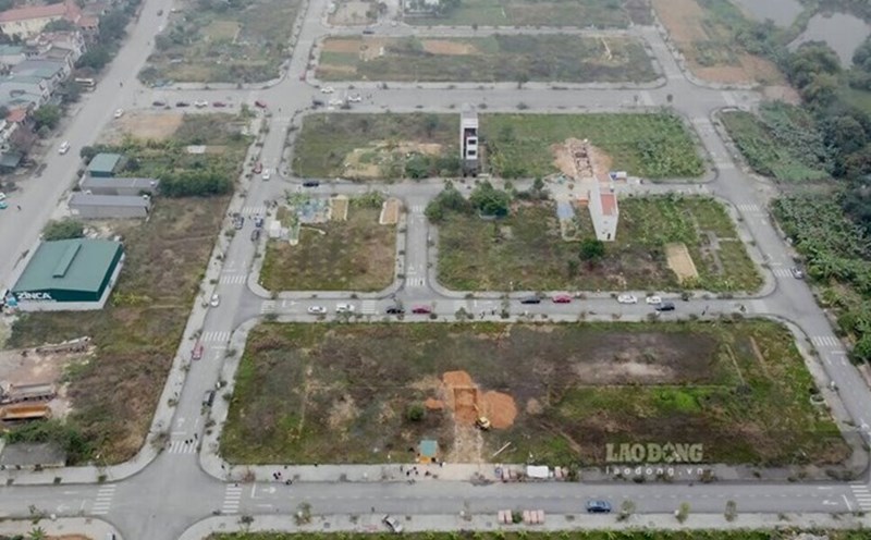 The land market suddenly stagnated, prices at hot spots remained high. Photo: To Cong