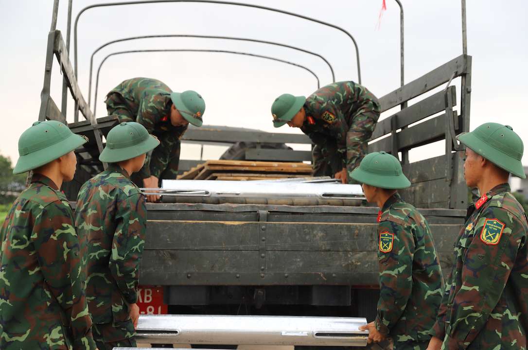 Region militar 2 "Fuego dividido" en la ruta de construccion mas dificil del proyecto de 500kV Lao Cai - Vinh Yen Line. Foto: Tuyet Lan