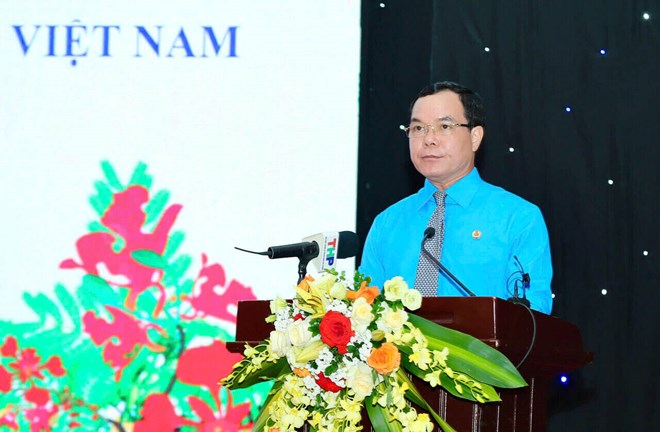 President of the Vietnam General Confederation of Labor Nguyen Dinh Khang launched emulation on innovation and digital transformation at the 7th Executive Committee Conference of the Vietnam General Confederation of Labor. Photo: Mai Huong