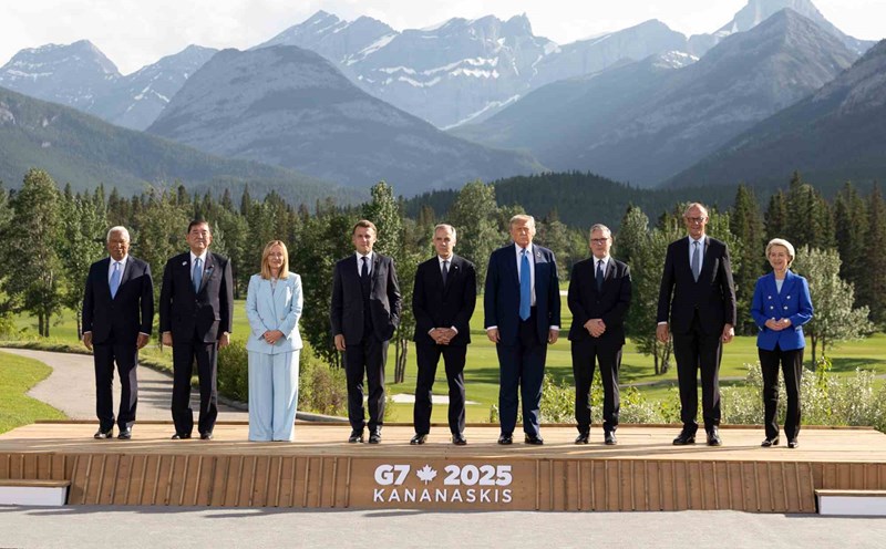 G7 leaders and EU leaders take a joint photo in Canada on June 16, 2025. Photo: G7
