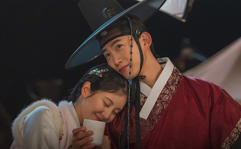 Taecyeon and Seohyun received attention when filming together. Photo: Producer/VieOn
