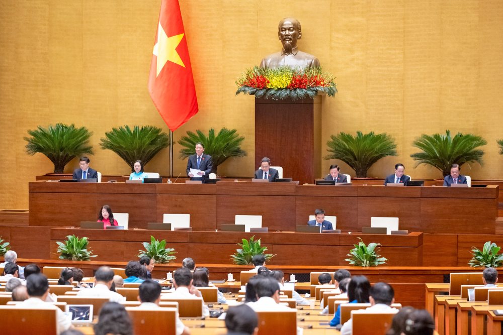 La Asamblea Nacional continua discutiendo el plan de desarrollo socioeconomico, el presupuesto estatal. Foto: Pham Dong