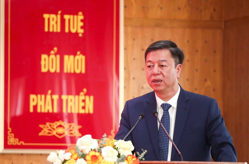PGS.TS Vu Trong Lam - Giam doc, Tong Bien tap Nha xuat ban Chinh tri quoc gia Su that. Anh: Tran Vuong