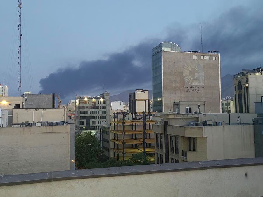 Khoi boc len sau mot vu no o Tehran, Iran, ngay 15.6.2025. Anh: Xinhua