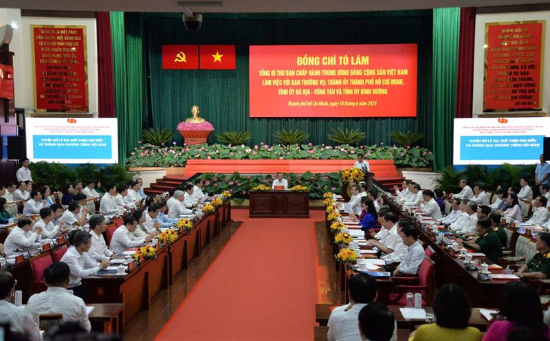 Overview of General Secretary To Lam's working session with 3 localities. Photo: Ha Khanh