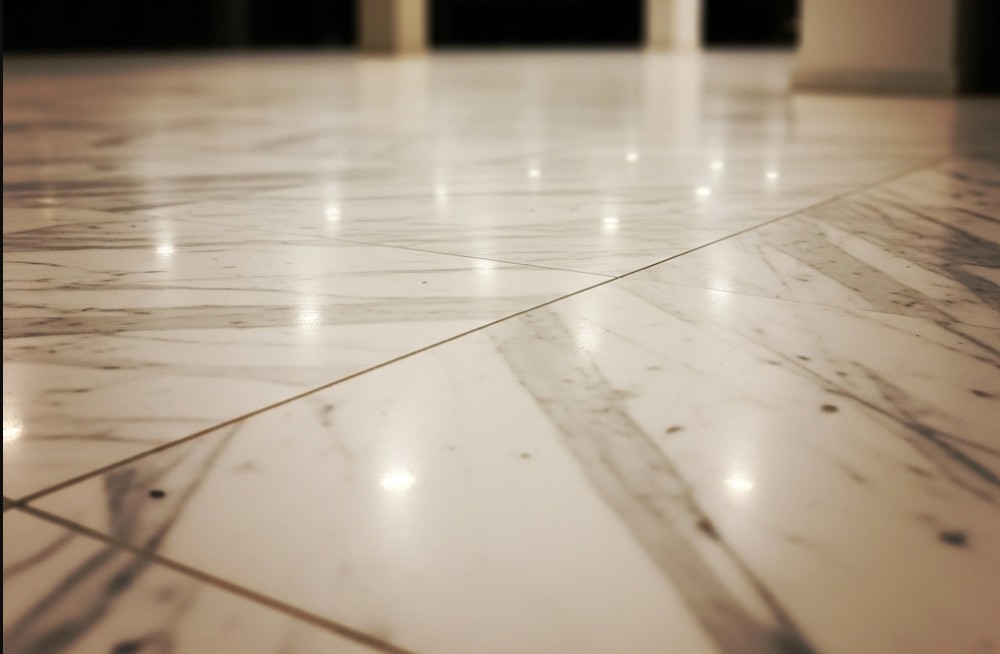 Gạch trắng vân đá sẽ là sự lựa chọn hoàn hảo giúp không gian nhà trở nên sang trọng hơn. Ảnh: Tuấn Đạt