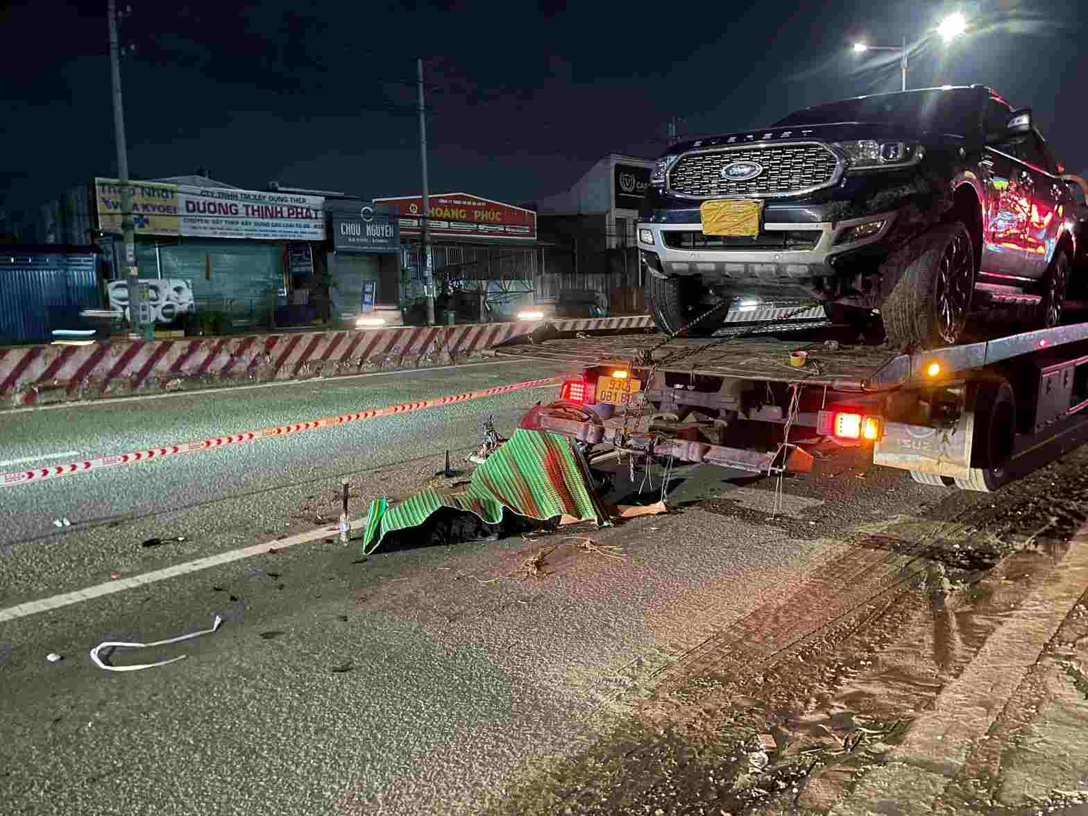 La escena de un accidente accidental de moto hizo que los jovenes murieran en la escena. Foto: Dinh Trong