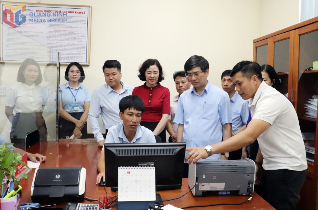 Quang Ninh realiza una prueba de gobierno local de 2 niveles desde el 15 de junio de 2025. Foto: Quang Ninh Centro de comunicacion provincial