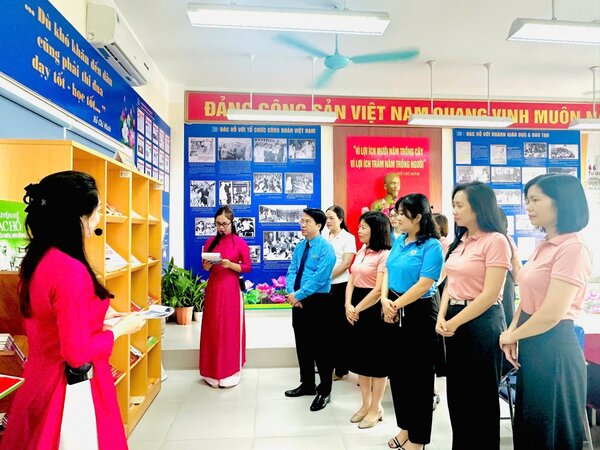 The Ho Chi Minh Cultural Space of the Duc Giang Primary School Trade Union was inaugurated by the Long Bien District Labor Federation on the occasion of the 135th anniversary of President Ho Chi Minh's birthday. Photo: Hai Yen