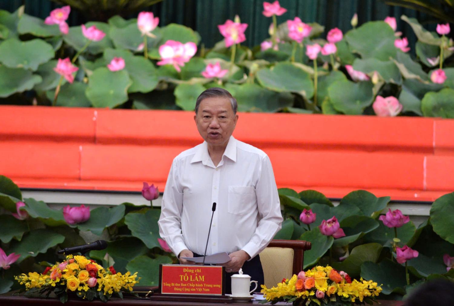 Tong Bi thu To Lam phat bieu tai buoi lam viec. Anh: Ha Khanh