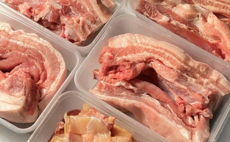 Classifying and canning portions will help keep the pork fresh and delicious, ensuring nutrition. Photo: Phuong Linh