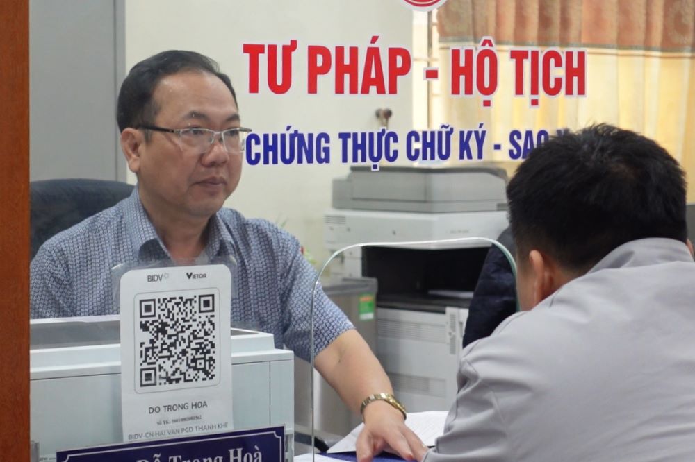 Da Nang organizo el aparato, organizo funcionarios despues de terminar las actividades del distrito. Foto: Tran Thi