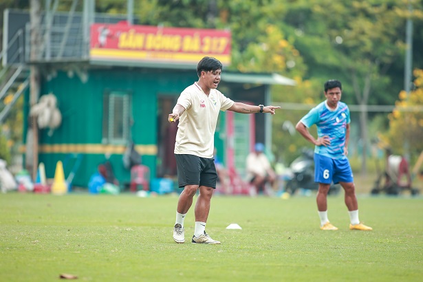 Huan luyen vien Hoang Nhat Nam hi vong Trong Dai se som lay lai phong do de co the tiep tuc choi bong dinh cao. Anh: Gia Dinh FC
