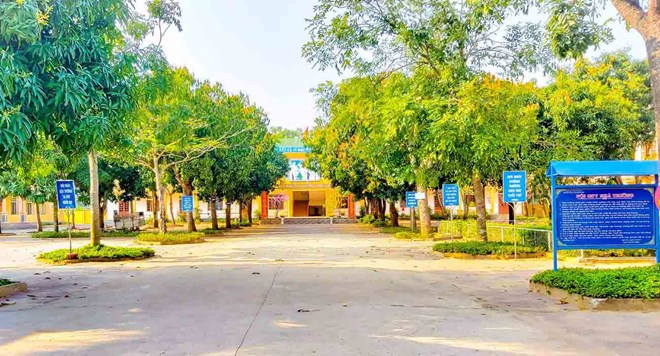 Le Thi Bach Cat Secondary School (Vinh City, Nghe An) has a number of contract teachers who have worked for many years. Photo: Ngoc Anh