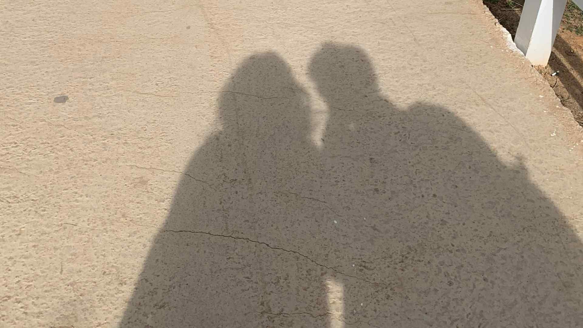 El amor no deberia hacerte desvanecer. Mantener sus preferencias, objetivos y su propio mundo es una forma de una relacion saludable y aun vive bien para usted. Foto: Huyen Trang