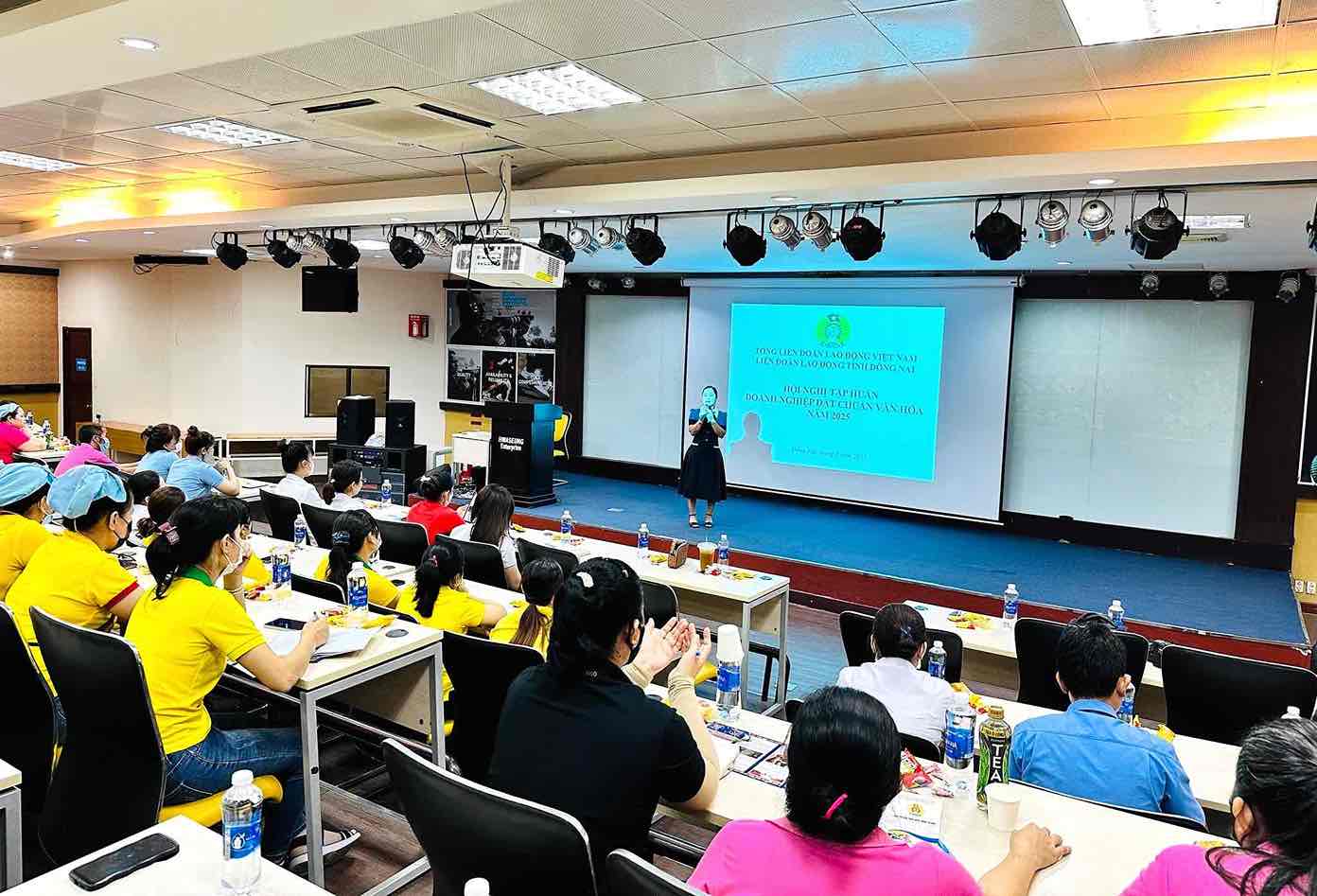The Provincial Federation of Labor trained to build standard-based enterprises for hundreds of workers in Dong Nai in 2025. Photo: Nhon Trach District Labor Federation