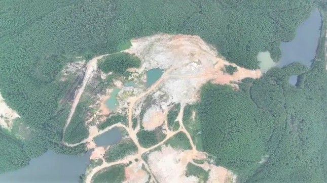 Ruby - Saphia precious stone mining area in Doi Ty area (Quy Chau district, Nghe An). Photo: Ngoc Anh