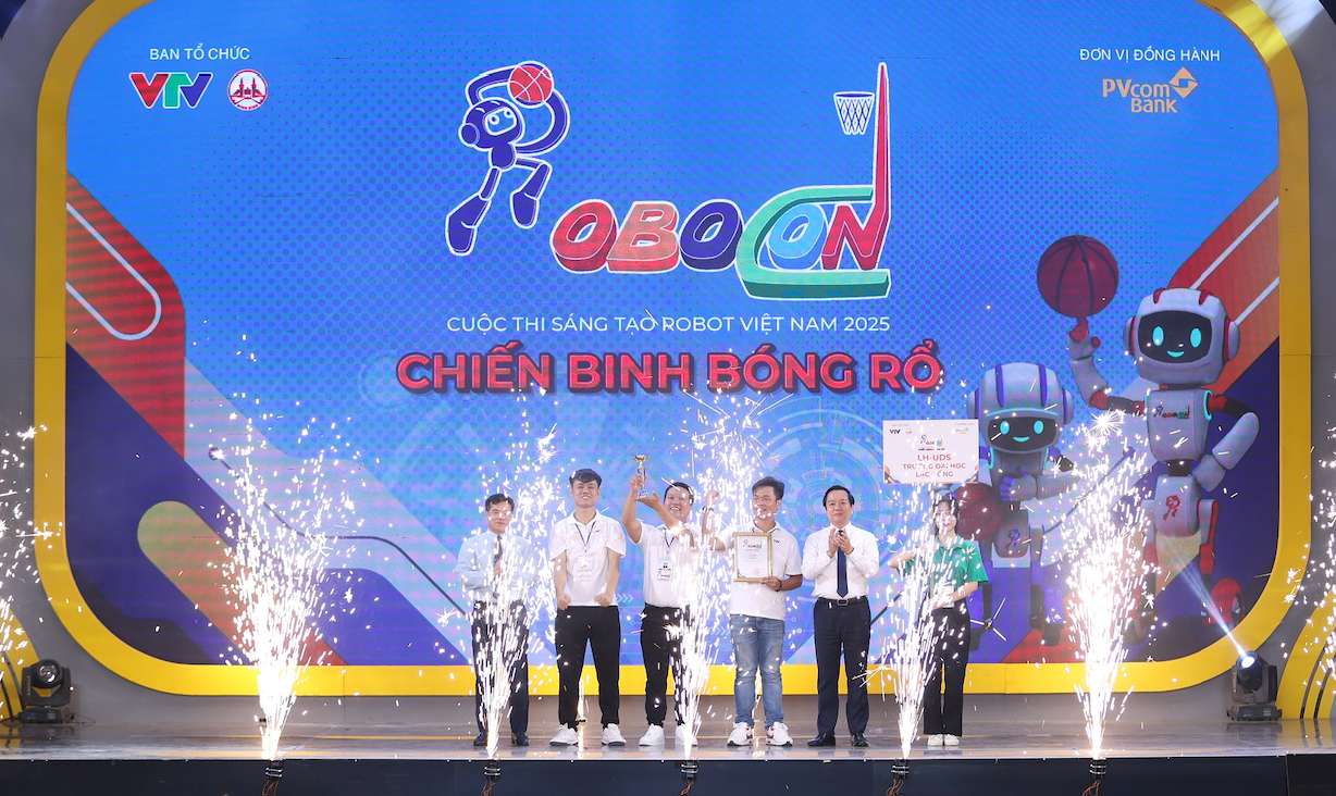 Doi tuyen LH-UDS truong Dai hoc Lac Hong da xuat sac gianh giai Nhat cuoc thi Robocon Viet Nam 2025. Anh: PVcomBANK