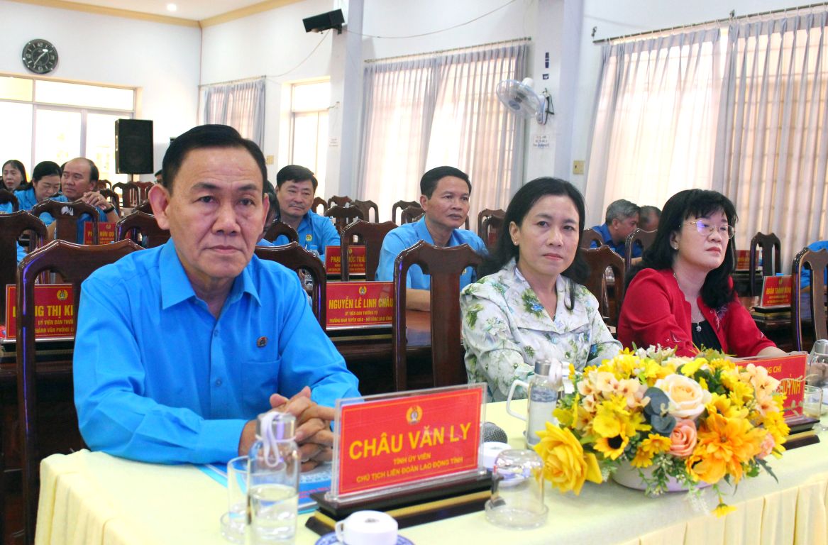 Dai bieu du hoi nghi. Anh: Thanh Mai