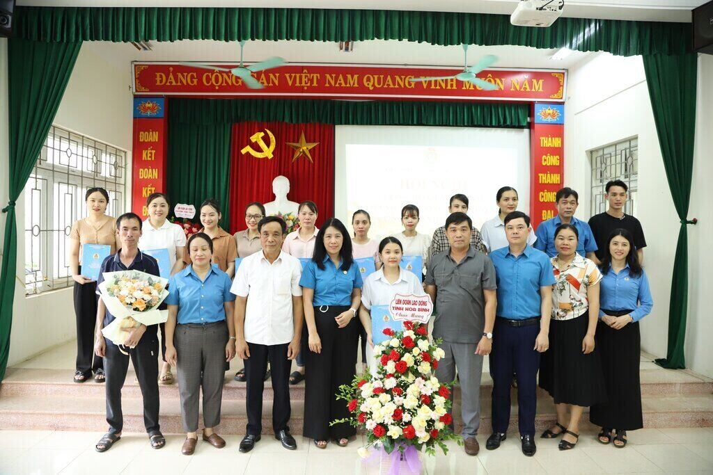 Anh: Cong doan Hoa Binh