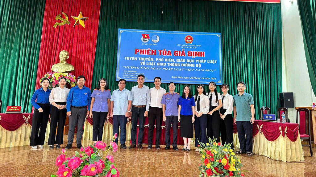 Lac Son District Youth Union deploys many models of legal propaganda to help ethnic minority youth raise awareness and limit violations. Photo: Lac Son District Youth Union