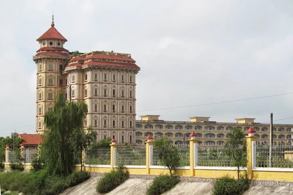 Ha Hoa Tien University (Ha Nam) still owes more than 46 billion VND in taxes. Photo: Hanam.gov.vn